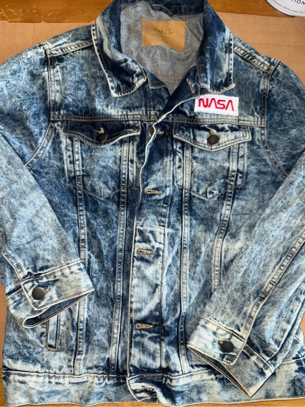 RUE 21 Acid Washed Blue Denim Bomber Style Jean Jacket NASA Embroidered L G7